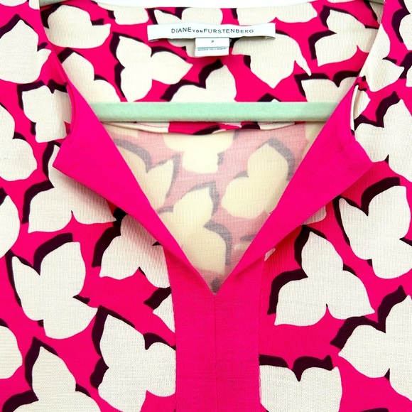 Diane Von Furstenburg Women’s Size 2 Pink and White Dress V Neck Silk - Picture 8 of 15